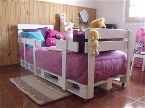 легло и спалня от палети