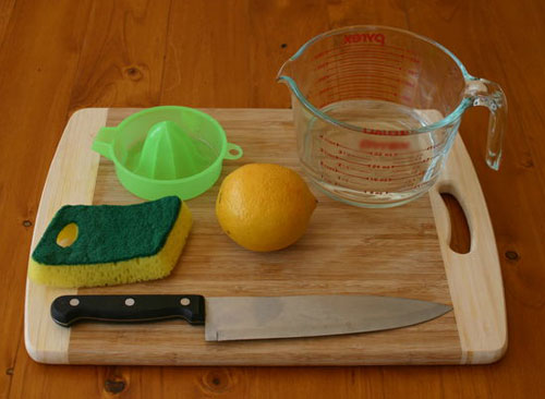 Clean a Microwave with Lemon