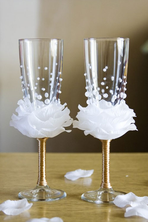 идеи сватбени чаши с листенца от рози