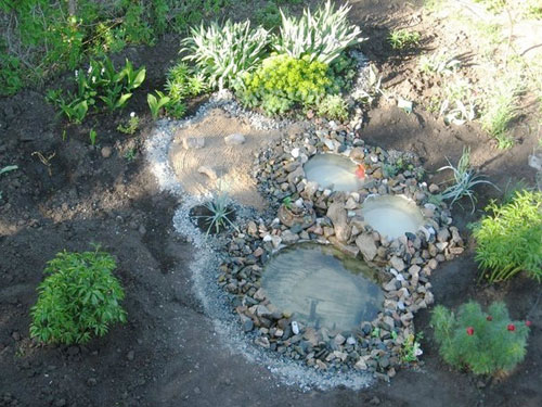 идеи красиво езерце от стари гуми за градината