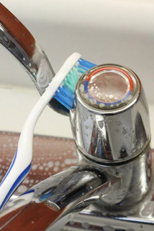 Идеи за почистване с четка за зъби